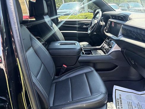 Used 2024 GMC Yukon Denali w/ Advanced Technology Package AWD/4WD image 19