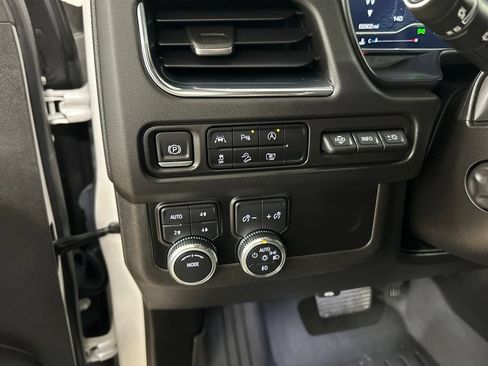 Used 2023 GMC Yukon XL AT4 w/ AT4 Premium Package AWD/4WD image 14