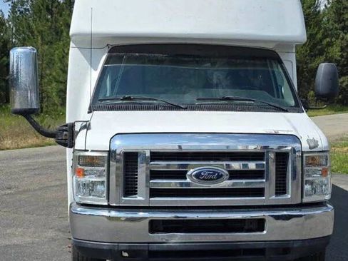 Used 2011 Ford E-450 and Econoline 450 Super Duty w/ Shuttle Bus Prep Pkg image 3