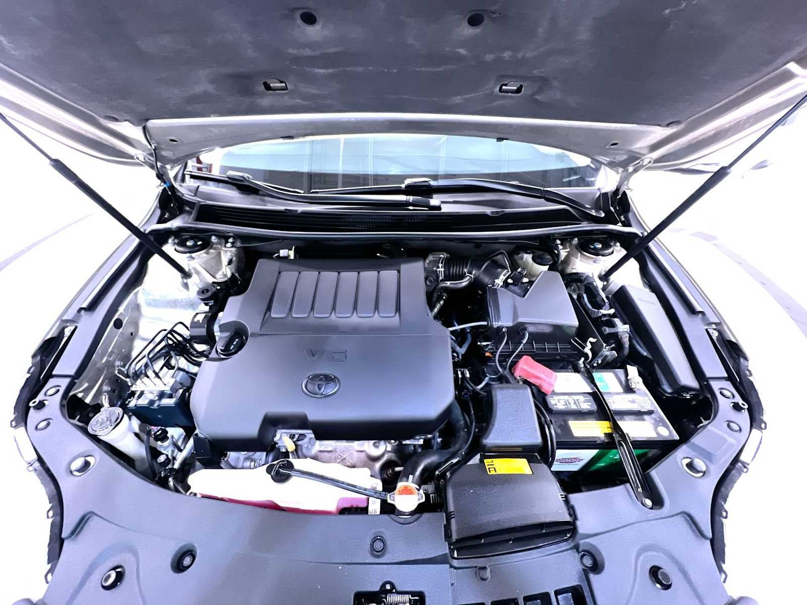 Used 2015 Toyota Avalon Limited w/ Technology Package FWD image 11