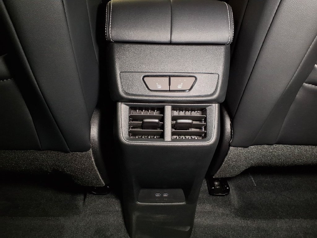 New 2026 GMC Terrain Denali w/ LPO, Black Badging Package AWD/4WD image 13