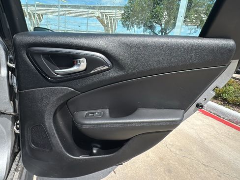 Used 2015 Chrysler 200 S FWD image 21