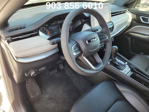 Used 2025 Jeep Compass Limited image 26