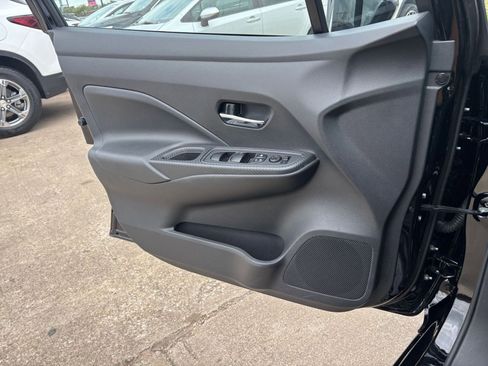 Used 2025 Nissan Versa SV FWD image 18
