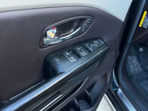 Used 2017 Kia Sedona SX Limited image 10