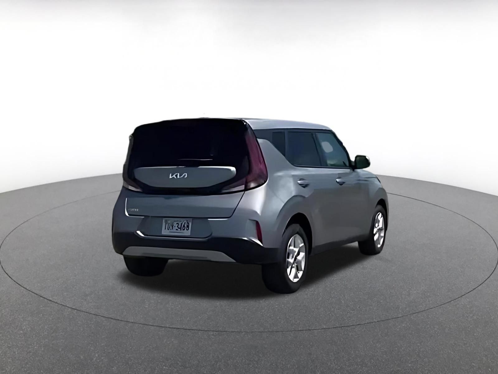 Used 2025 Kia Soul LX w/ LX Technology Package FWD image 9