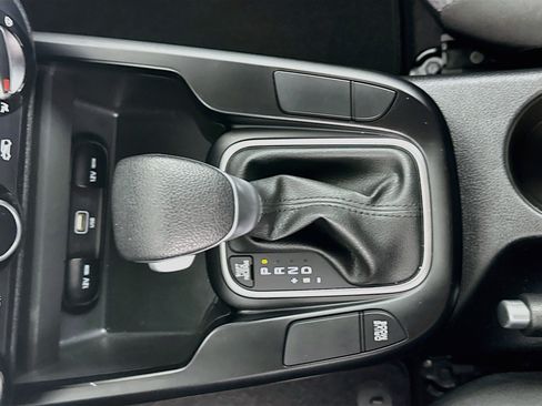 Used 2025 Kia Soul LX w/ LX Technology Package FWD image 24