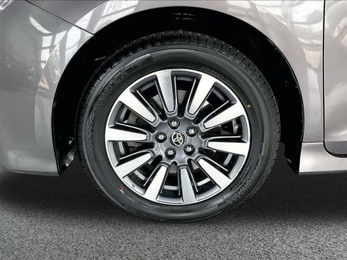 Used 2020 Toyota Sienna LE w/ LE Preferred Package AWD/4WD image 36