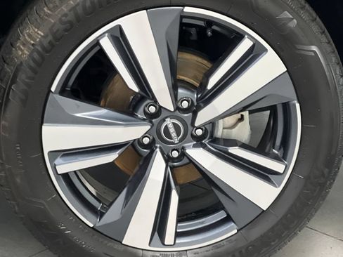 Used 2024 Nissan Rogue SL AWD/4WD image 73