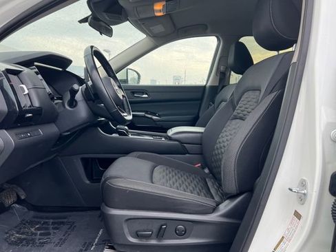 Used 2022 Nissan Pathfinder SV image 10