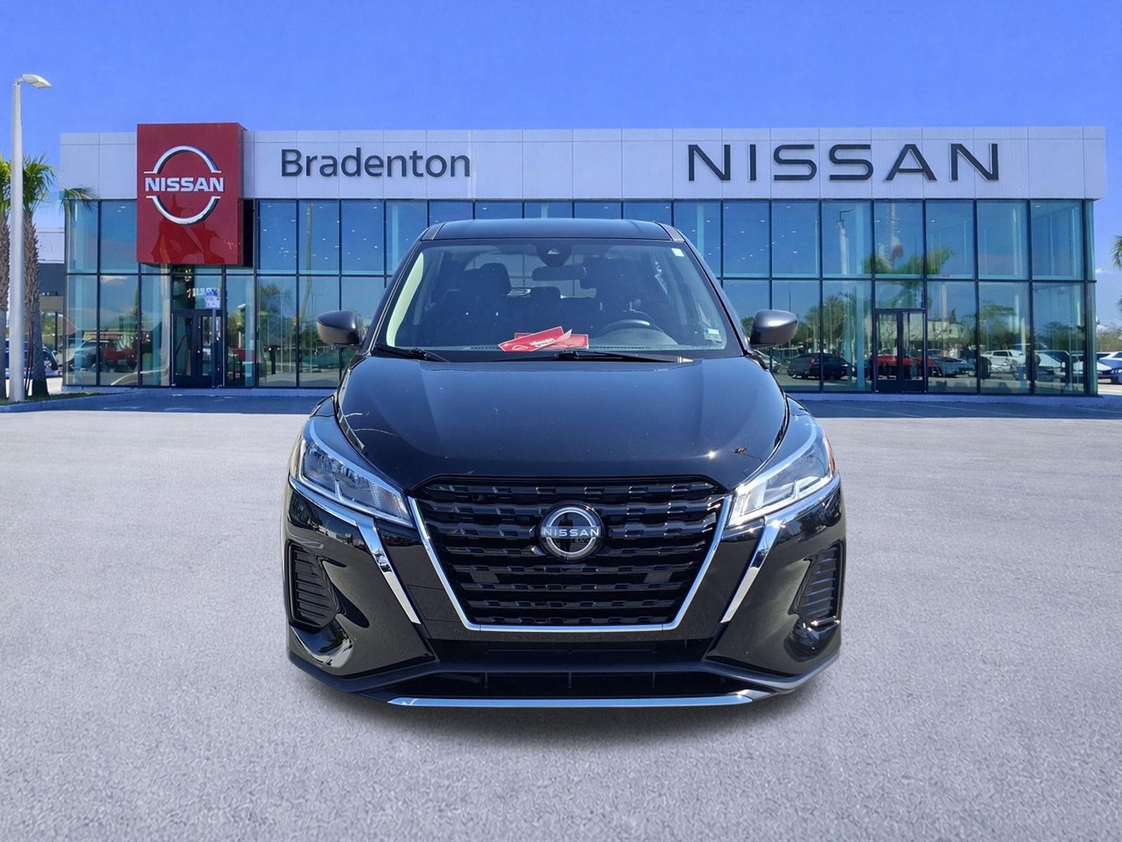 Certified 2025 Nissan Kicks Play S FWD image 2