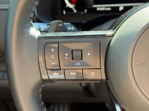 Used 2022 Nissan Pathfinder Platinum w/ Cargo Package FWD image 18