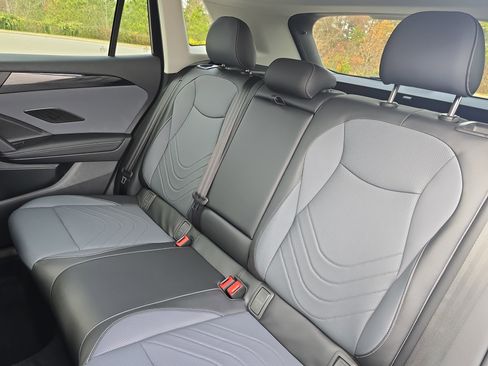 New 2026 Volkswagen Tiguan SE FWD image 14