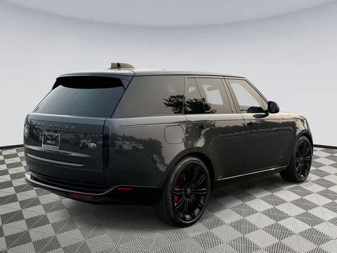Used 2023 Land Rover Range Rover SE AWD/4WD image 2