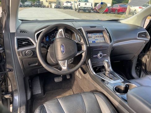 Used 2017 Ford Edge Titanium FWD image 16