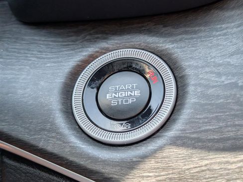 Used 2025 Jeep Grand Cherokee L Limited image 27