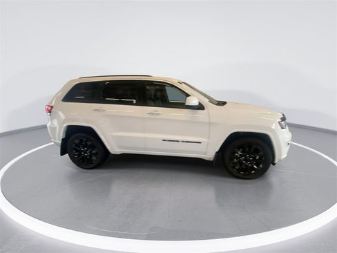 Used 2022 Jeep Grand Cherokee Laredo X image 9