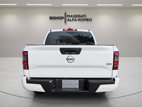 Used 2023 Nissan Frontier SV image 6