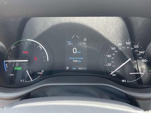 Used 2022 Toyota Sienna XLE image 26