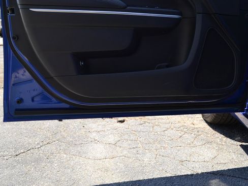 Used 2018 Chrysler 300 Touring L AWD/4WD image 31
