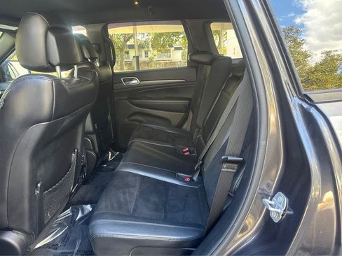 Used 2018 Jeep Grand Cherokee Altitude RWD image 10