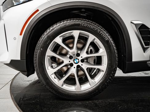 New 2026 BMW X5 xDrive40i w/ Climate Comfort Package image 13