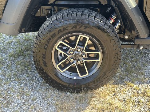 Used 2026 Jeep Gladiator Mojave AWD/4WD image 19