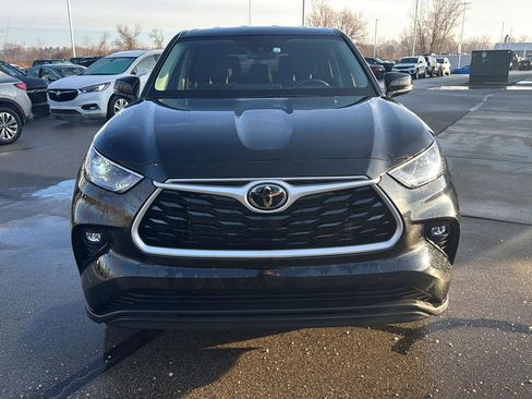 Used 2023 Toyota Highlander LE image 10