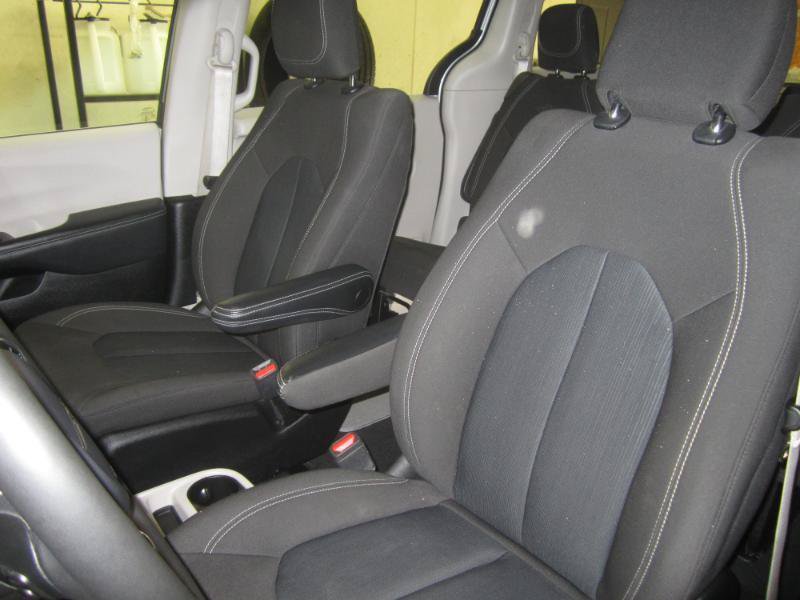 Used 2023 Chrysler Voyager LX FWD image 11