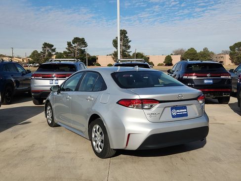 Used 2023 Toyota Corolla LE image 5