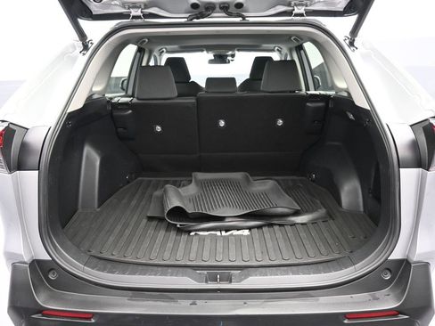 Certified 2021 Toyota RAV4 XLE image 21