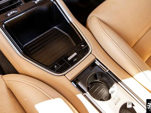 Used 2018 Porsche Panamera 4 image 39