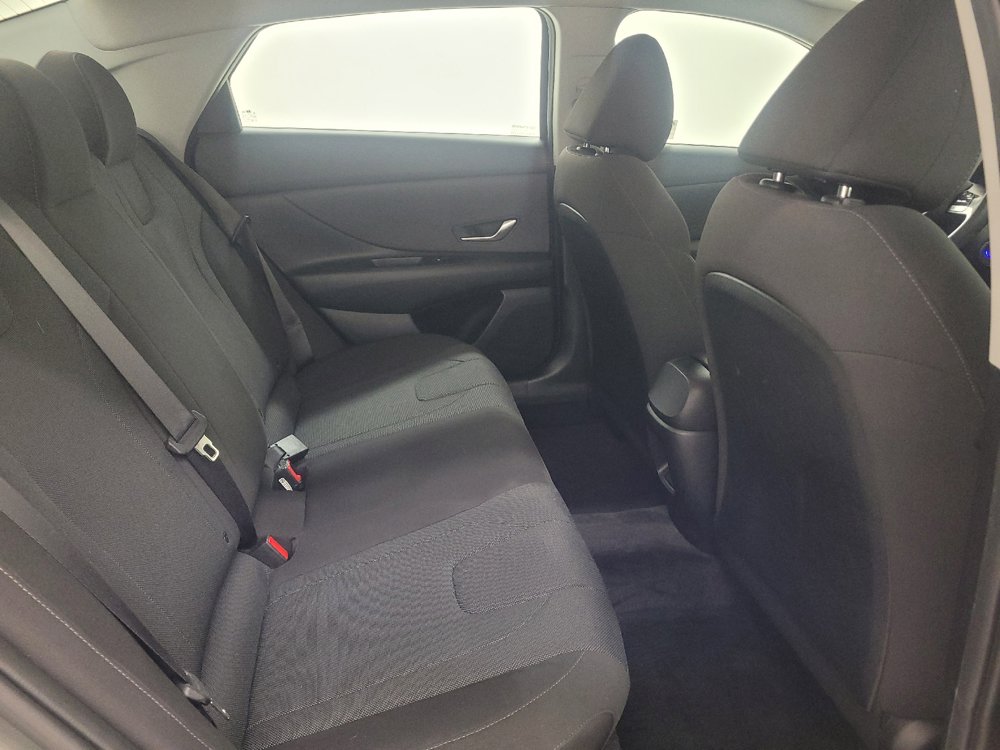Used 2024 Hyundai Elantra SE FWD image 19