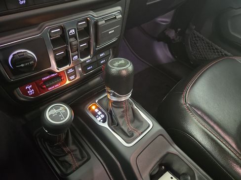 Certified 2023 Jeep Wrangler Rubicon w/ Cold Weather Group image 24