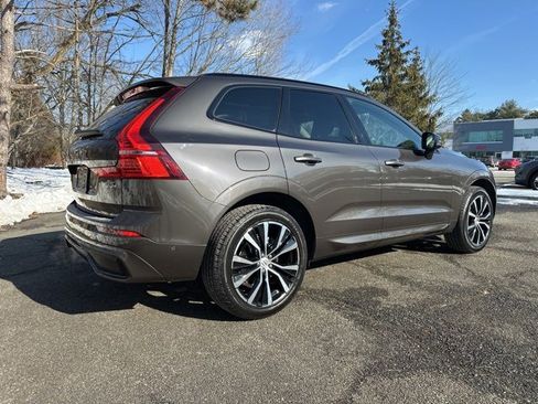 Certified 2023 Volvo XC60 B5 Plus w/ Climate Package image 9