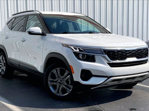 Used 2023 Kia Seltos S AWD/4WD image 2
