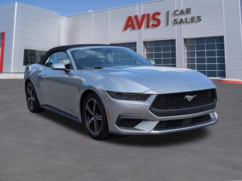 Used 2025 Ford Mustang Premium RWD image 3