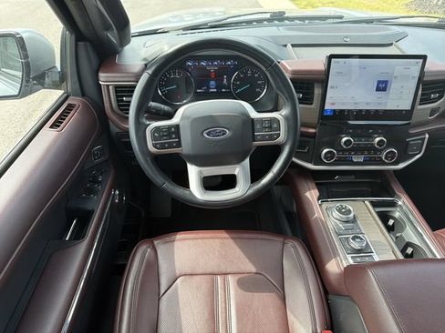 Used 2024 Ford Expedition Limited AWD/4WD image 12