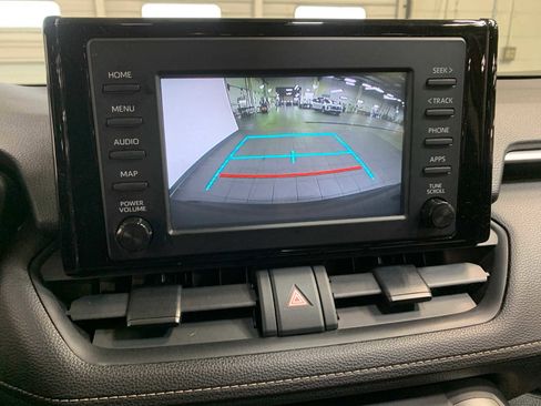 Used 2019 Toyota RAV4 LE image 5