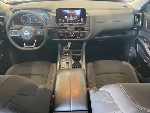 Certified 2025 Nissan Pathfinder S FWD image 11