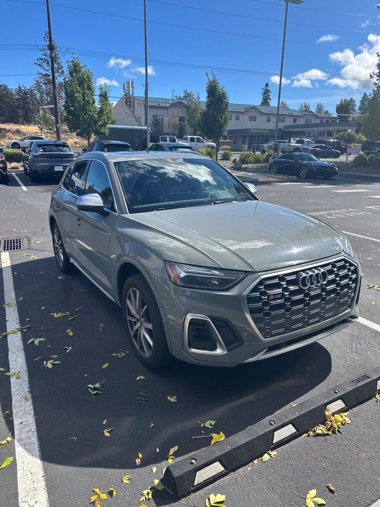 Used 2021 Audi SQ5 Premium Plus w/ Premium Plus Package AWD/4WD image 3
