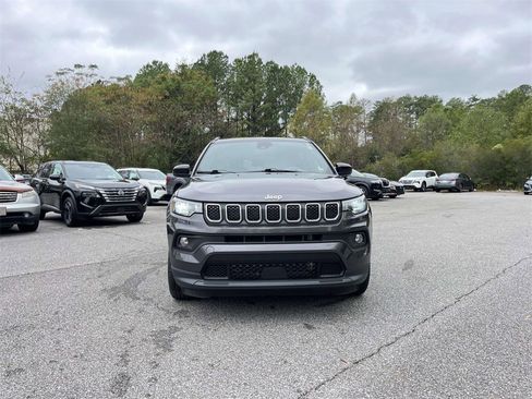Used 2024 Jeep Compass Latitude image 2