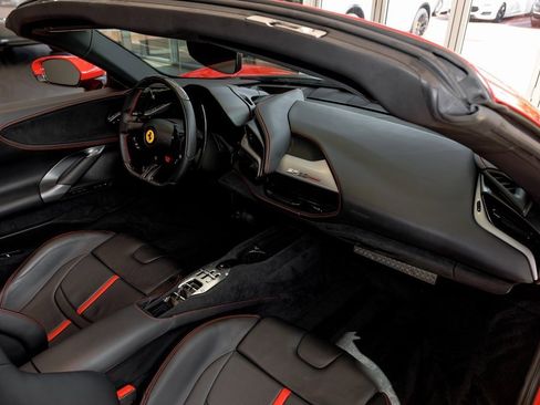 Used 2023 Ferrari SF90 Spider image 36