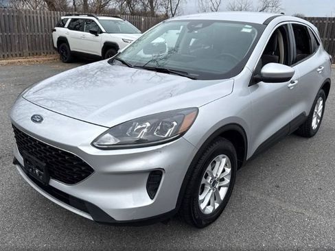 Used 2020 Ford Escape SE image 4