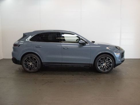 Certified 2024 Porsche Cayenne AWD/4WD image 9