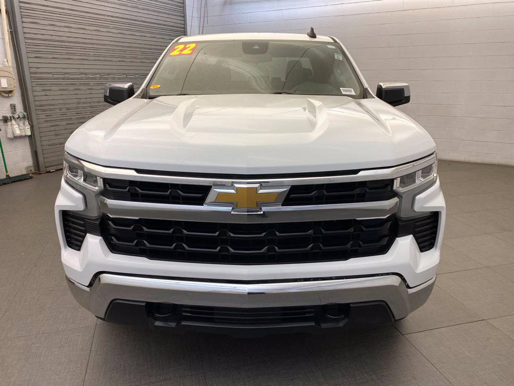 Used 2022 Chevrolet Silverado 1500 LT AWD/4WD image 3