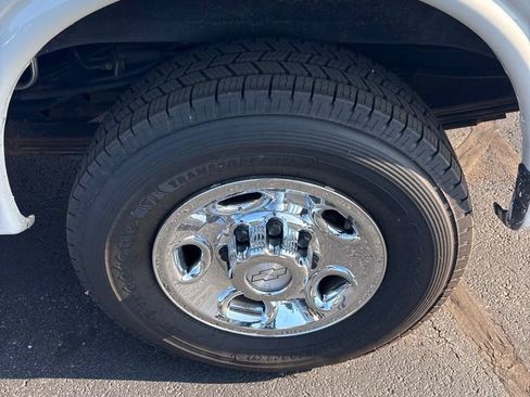 Used 2019 Chevrolet Express 3500 LS RWD image 9