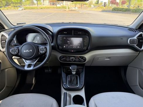 Certified 2025 Kia Soul LX image 33