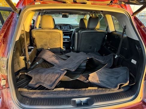 Used 2017 Toyota Highlander XLE image 25