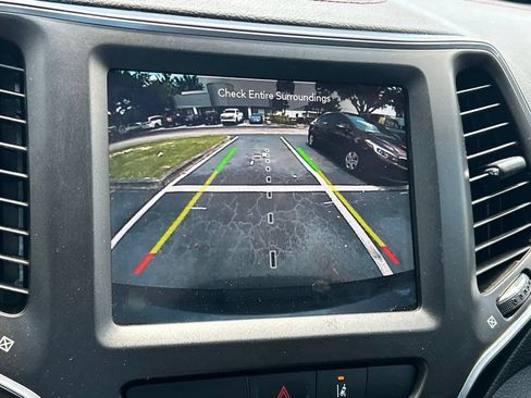 Used 2022 Jeep Cherokee Trailhawk w/ Sun, Sound & Nav Group AWD/4WD image 34